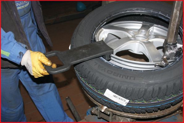 Pomocný prípravok na montáž pneu